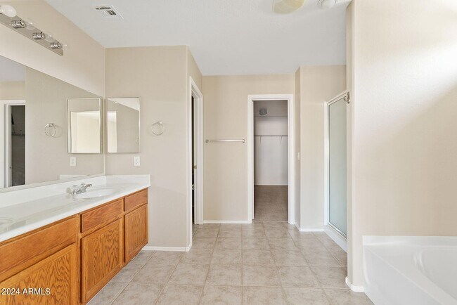 Building Photo - 15410 N 169th Ln