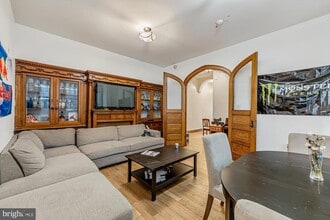 Building Photo - 4011 Pine St