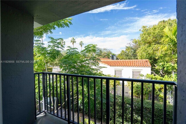 Building Photo - 465 NE 59th St