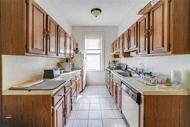 Primary Photo - 103 12th St