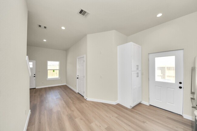 Building Photo - 8025 Peachtree St