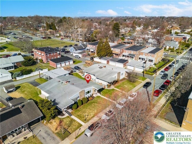 Building Photo - 732 N St Lucas St