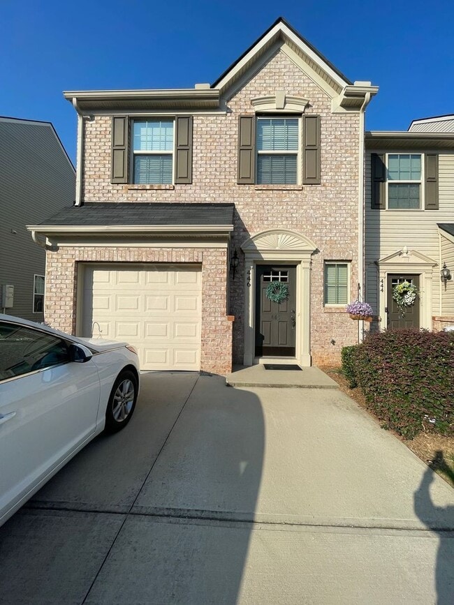 Building Photo - 3 Bedroom 2.5 Bath Townhome in Greenville !! Convenient to Woodruff Road