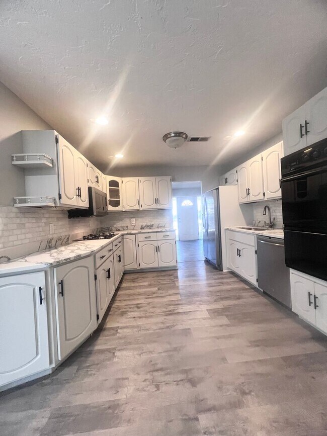 Building Photo - Fully Renovated 4 Bed / 2 Bath Home for Rent – South County (63125)