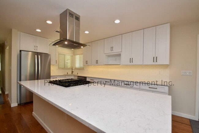 Building Photo - 627 Tanbark Terrace