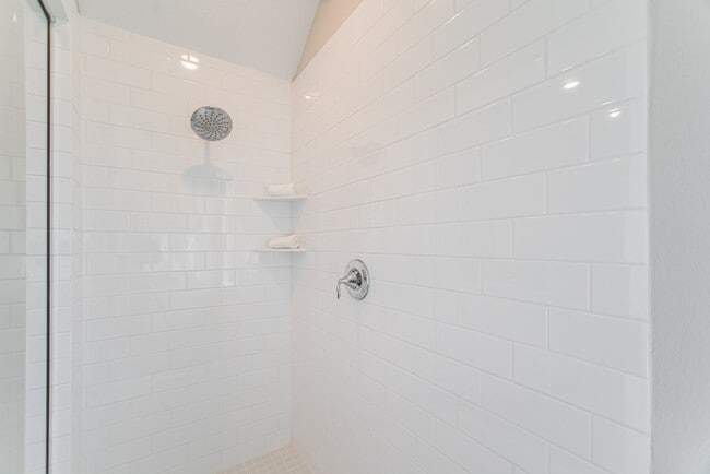 Building Photo - 442 Lake Day Dr