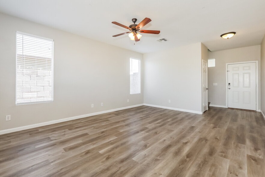 Building Photo - 4836 E Meadow Lark Way