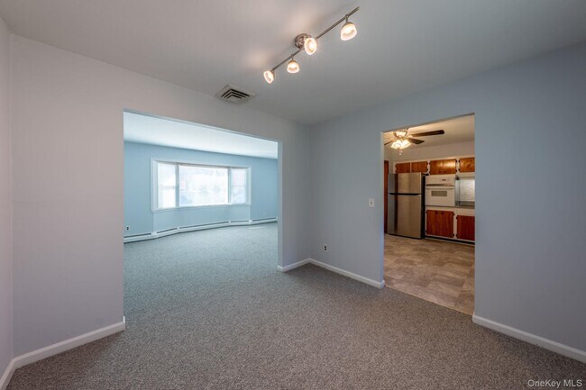 Building Photo - 831 Sycamore Ave