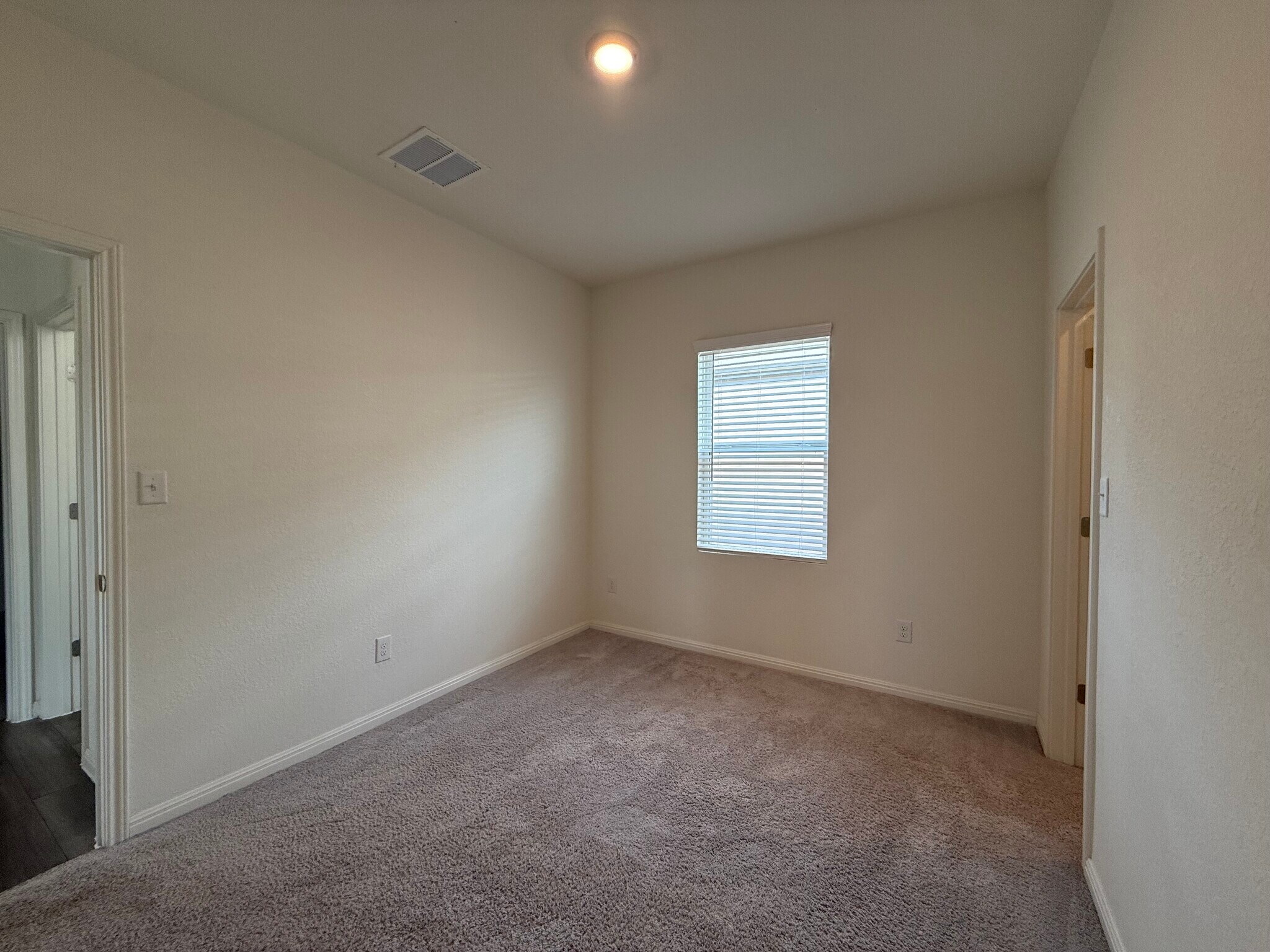 Building Photo - 195 Parkers Pond Path