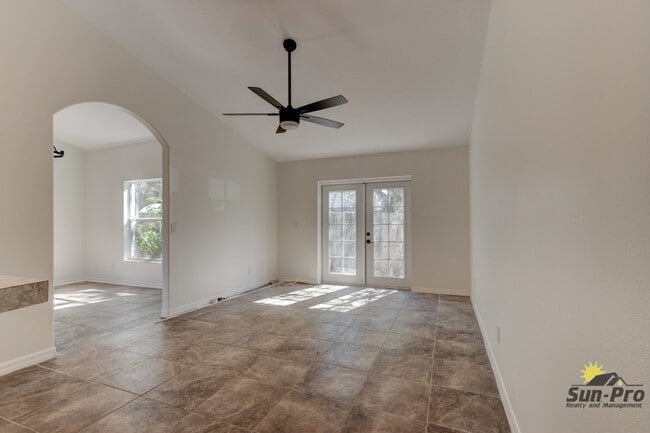 Building Photo - 5505 Magnolia Ave