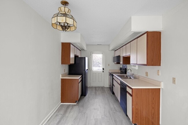 Building Photo - South Asheville Townhome