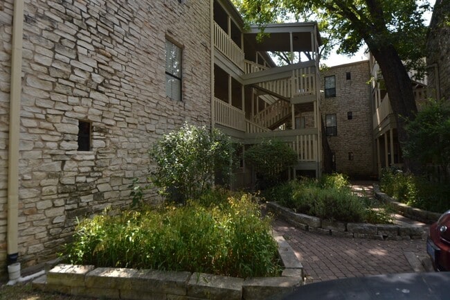 Building Photo - 4401 Speedway- Free Cable and Internet-Available for August!