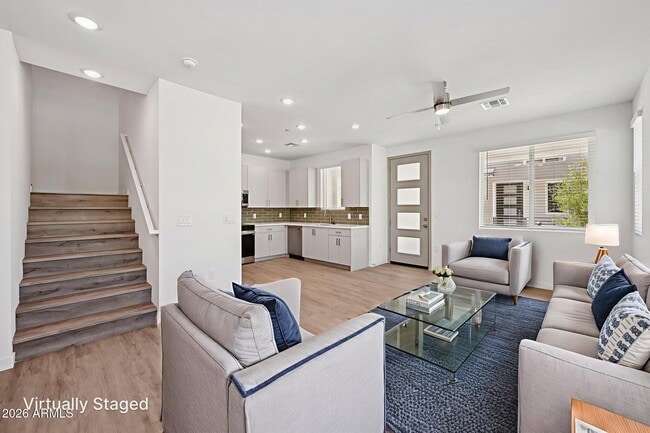 Building Photo - 2125 E Voltaire Ave