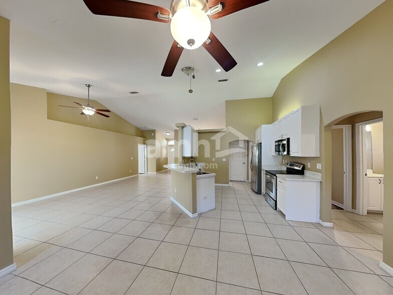 Building Photo - 5869 NW Leghorn Ave