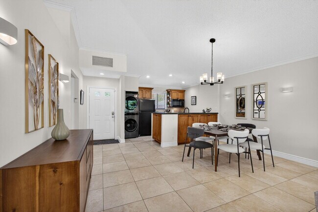 Building Photo - 119 Club Dr