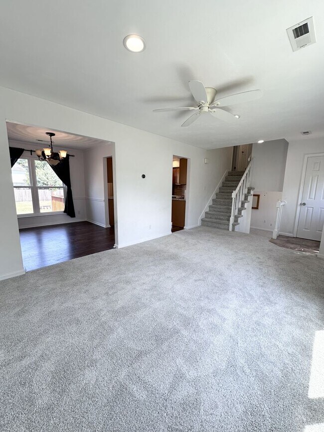 Building Photo - Charming Updated Home in Prime Chesapeake Location – Spacious Layout & Modern Touches!