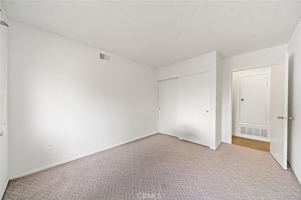 Building Photo - 5166 Dunbar Dr