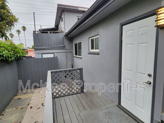 Building Photo - 1660 Cable St