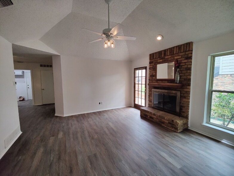 Building Photo - 2833 Monet Pl
