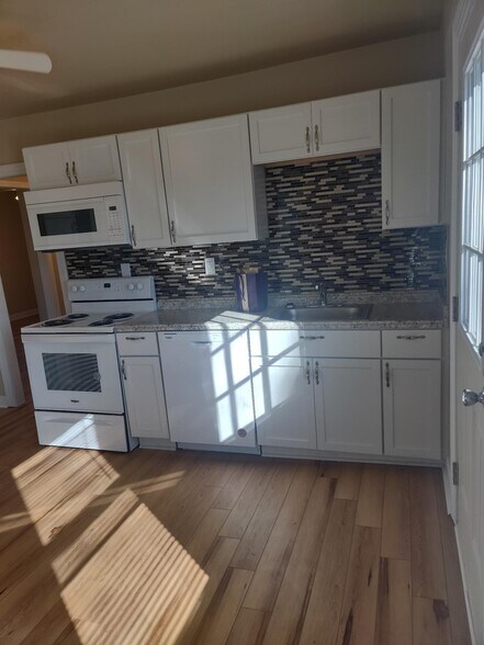 Building Photo - 8902 Prospect St