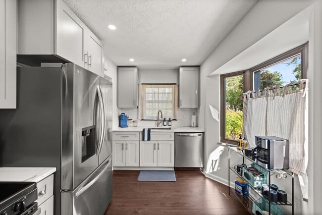 Building Photo - 6430 Olde York Rd