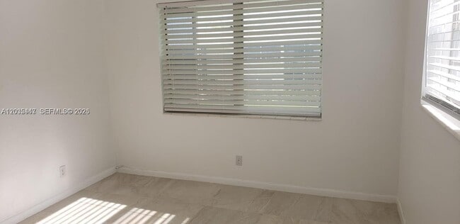 Building Photo - 320 Fanshaw H