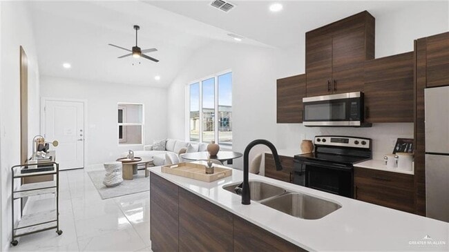 Building Photo - 11 Jessica Ln