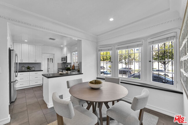 Building Photo - 203 S Detroit St