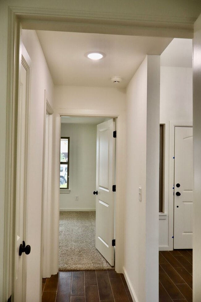 Building Photo - Brand New Home Shawnee OK. First Month Free!