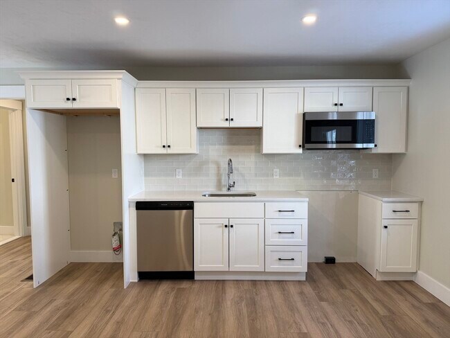 Building Photo - 480 Wareham St