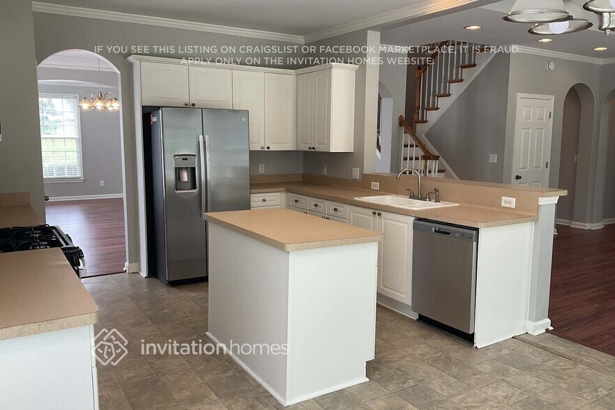 Building Photo - 4043 Ashland Cir