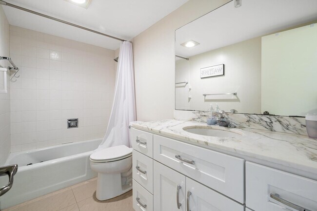 Building Photo - 5100 N Ocean Blvd