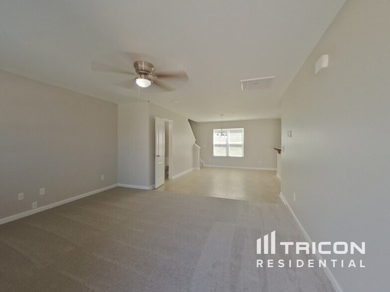 Building Photo - 537 Gentle Breeze Ln