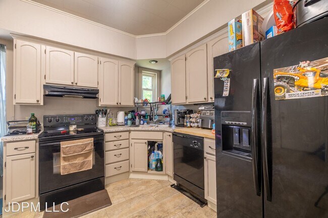 Building Photo - 5 br, 1 bath House - 233 W 11th Avenue