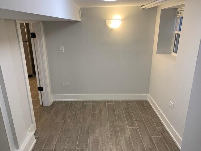 Building Photo - 3050 N Clifton Ave