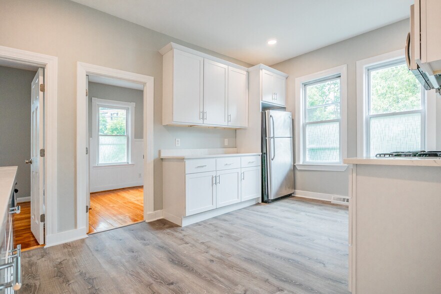 Building Photo - 16 Rossmore Rd