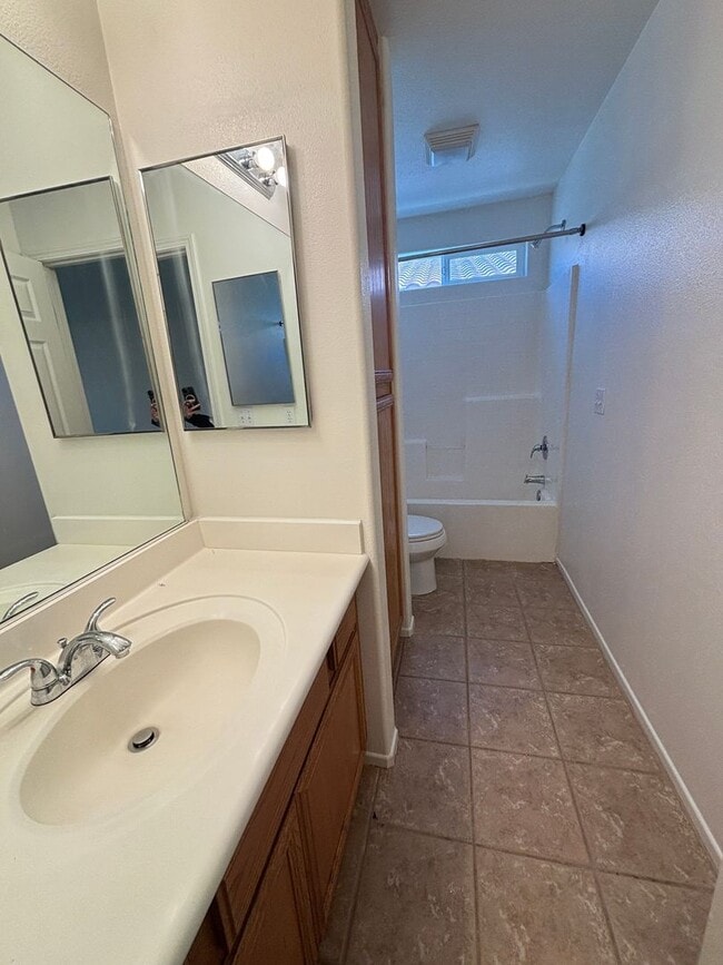 Building Photo - Single Story West Rosamond Home