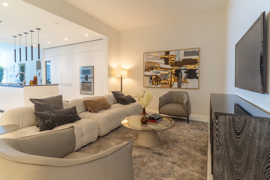 Building Photo - 300 Biscayne Boulevard Way