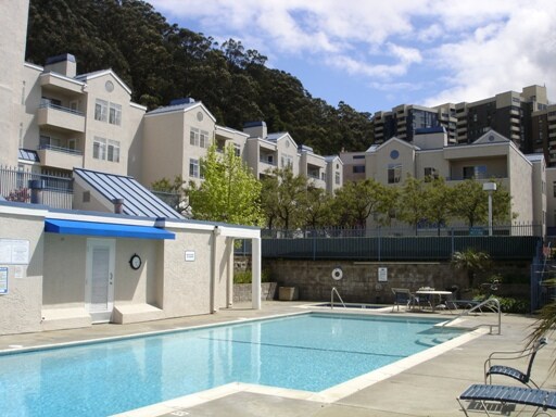 Building Photo - 535 Pierce St