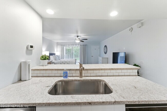 Building Photo - 658 Summer Pl