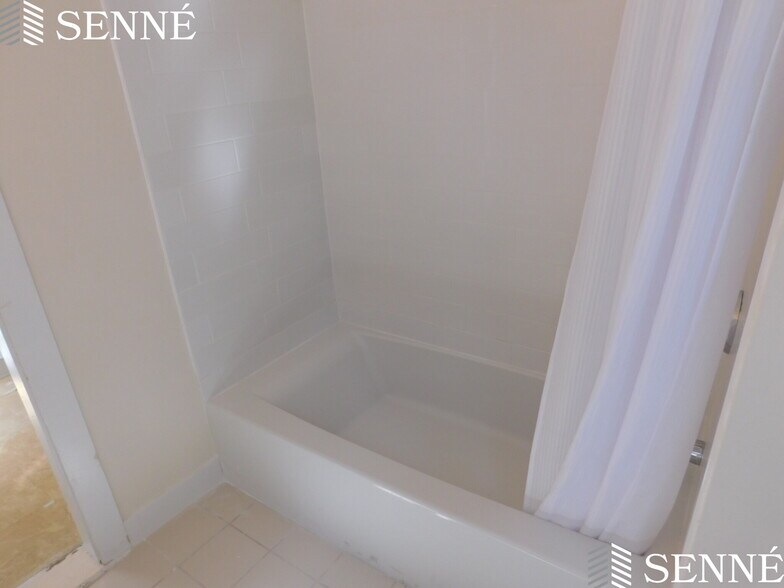 Building Photo - 19 Garfield St