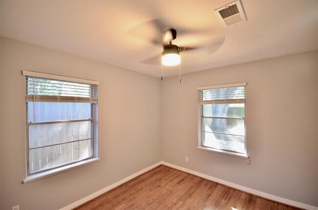 Building Photo - 6229 Tanager St