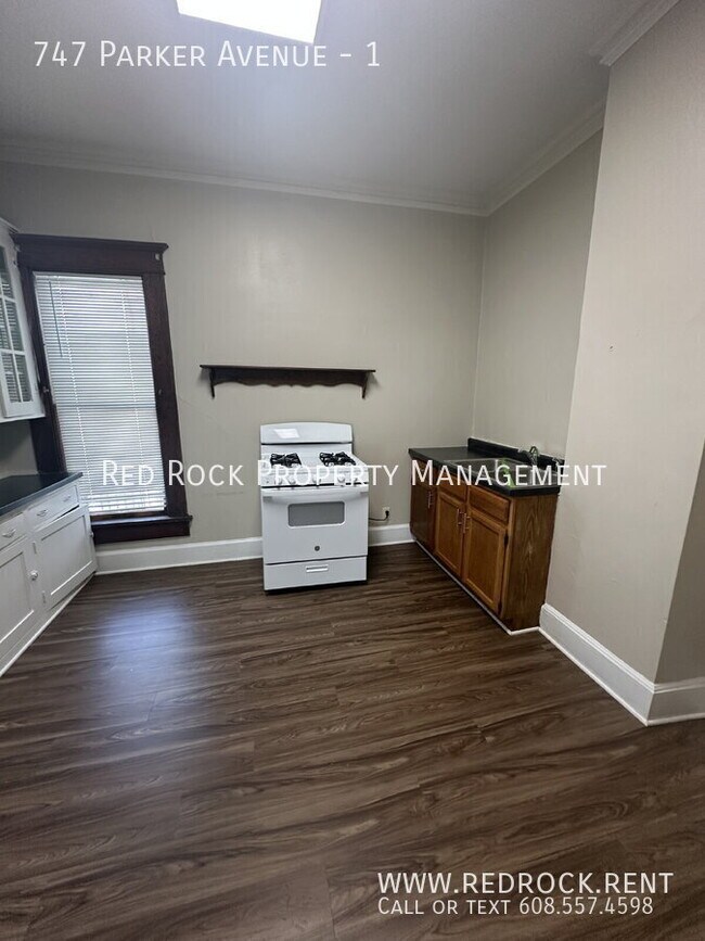 Building Photo - 747 Parker Ave