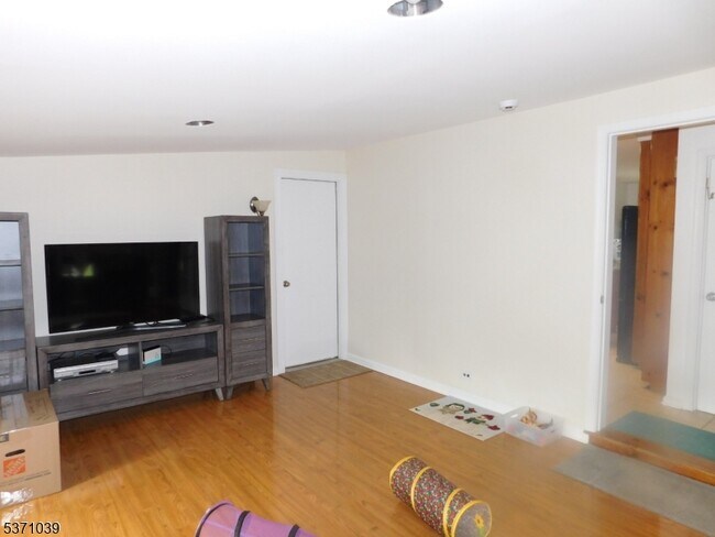 Building Photo - 584 Co Rd 614
