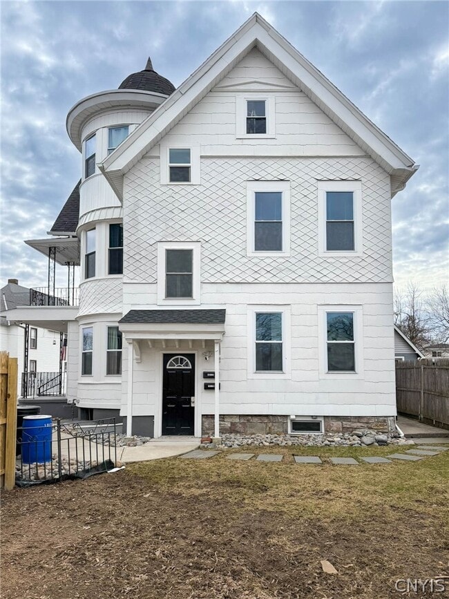 Building Photo - 1015 White Pl