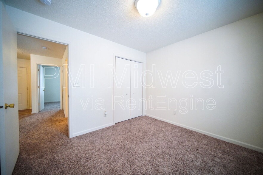 Building Photo - 10414 Kensil St
