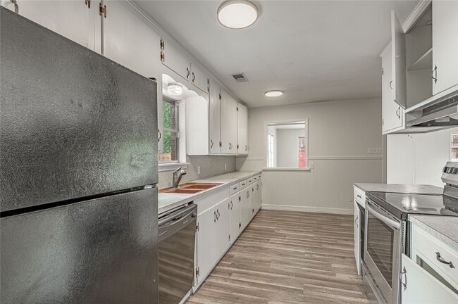 Building Photo - 1819 Ave Q