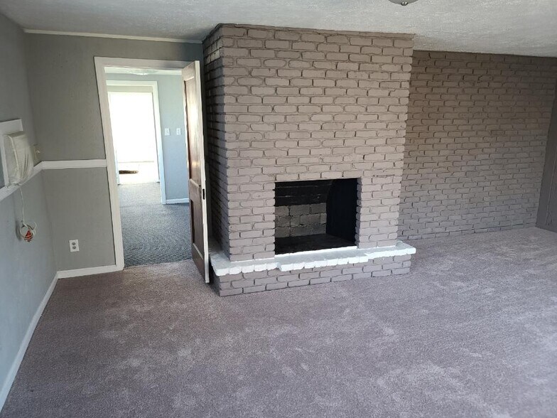 Building Photo - 813 Roosevelt St