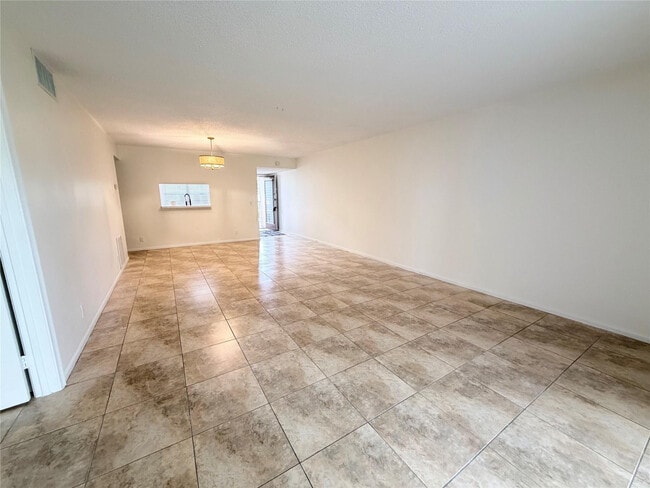 Building Photo - 1110 SW 125th Ave