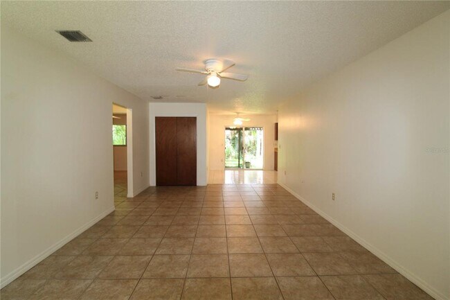 Building Photo - 1819 Vamo Dr